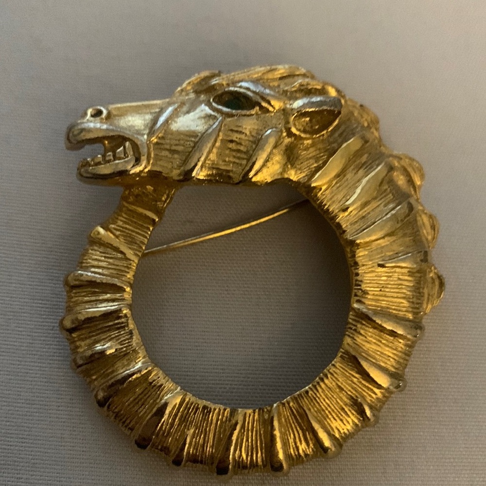 Vintage zebra pin unsigned